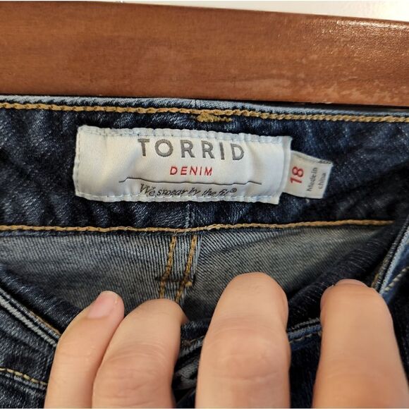 TORRID Plus Denim Shorts  - Picture 3 of 4